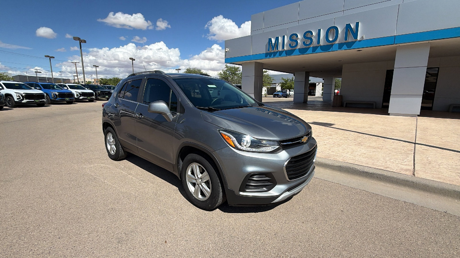 Used 2020 Chevrolet Trax LT w/ LT Convenience Package image 2