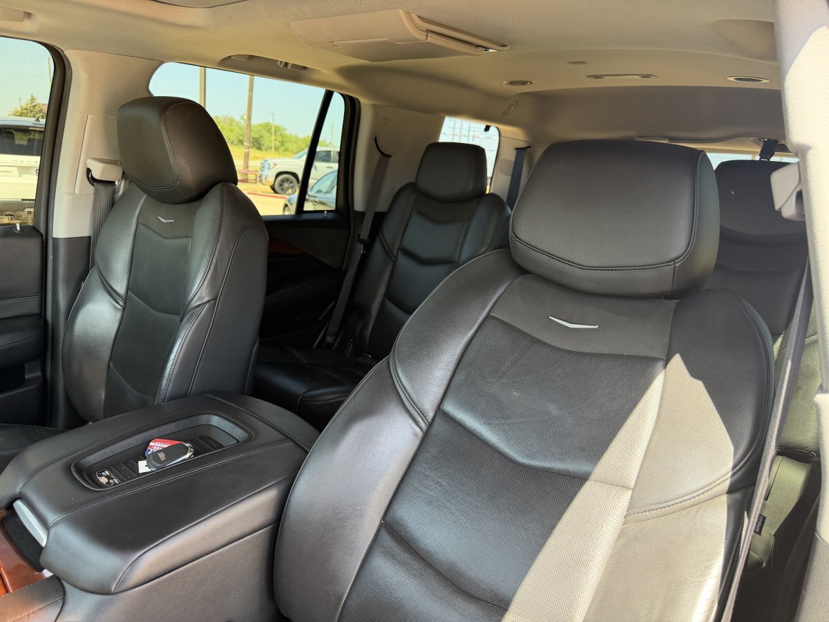 Used 2019 Cadillac Escalade Premium Luxury AWD/4WD image 18