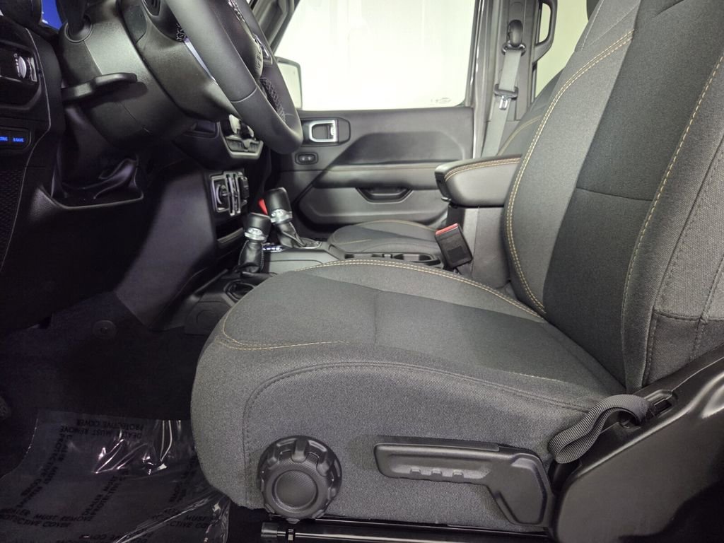 Certified 2025 Jeep Wrangler Sahara w/ Safety Group image 14