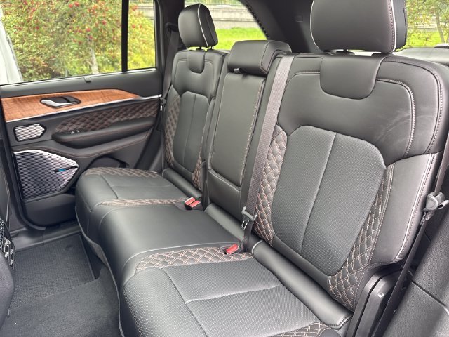 New 2026 Jeep Grand Cherokee Summit w/ Obsidian Package AWD/4WD image 21