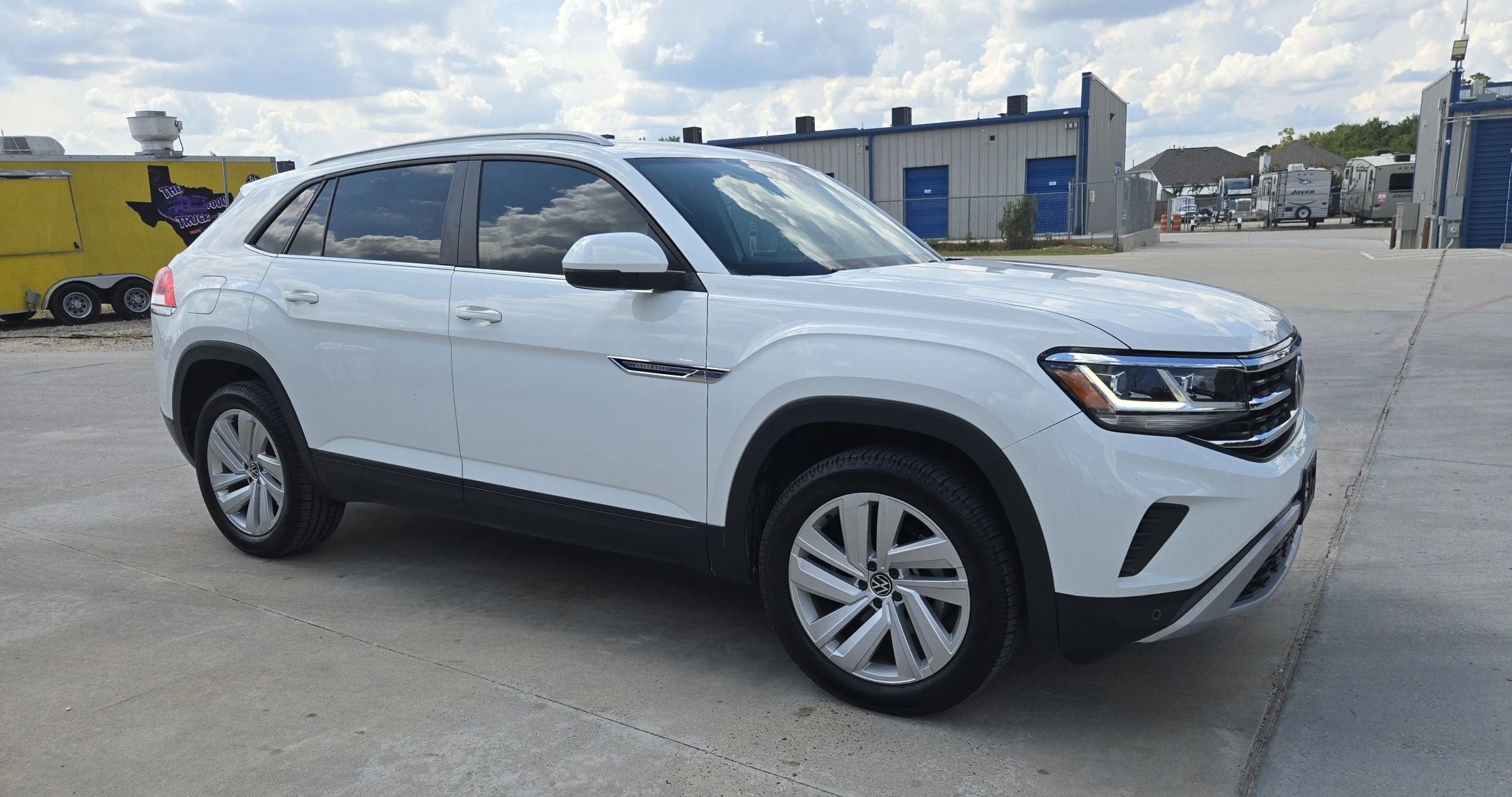Used 2021 Volkswagen Atlas Cross Sport SE w/ Panoramic Sunroof Package image 8