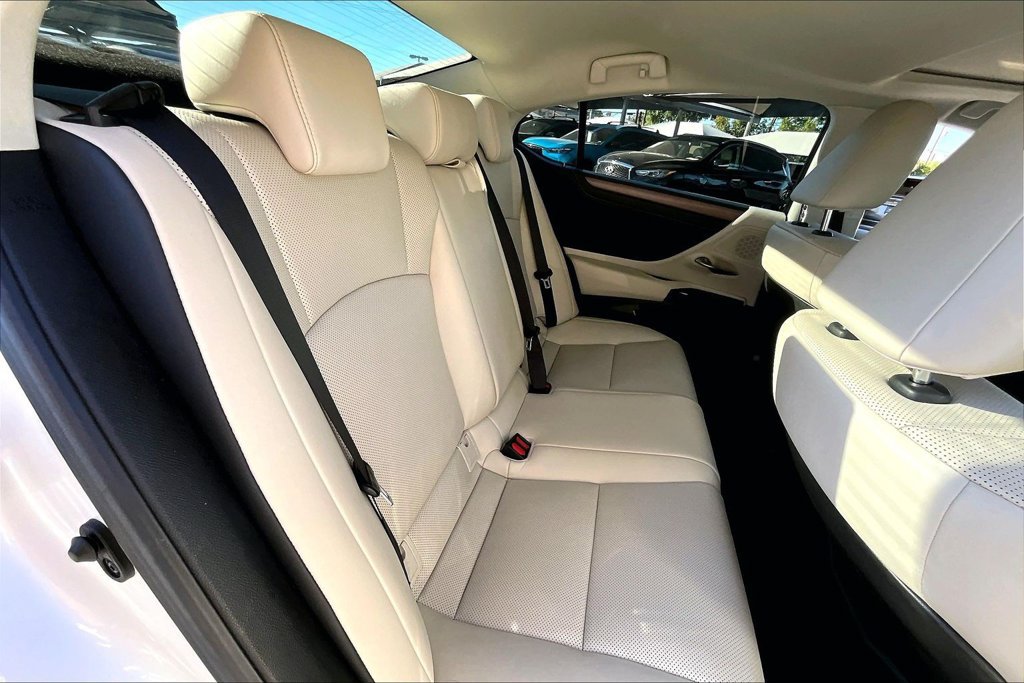 Used 2024 Lexus ES 350 w/ Premium Package FWD image 36