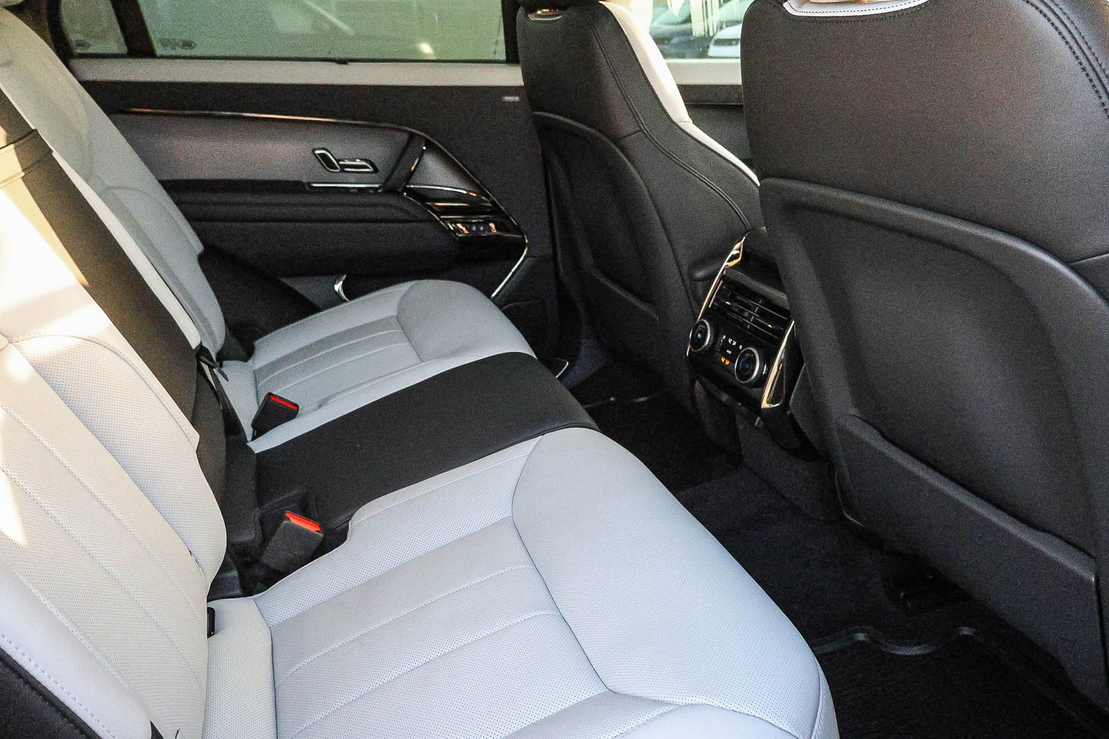 Used 2025 Land Rover Range Rover Sport Dynamic SE image 20