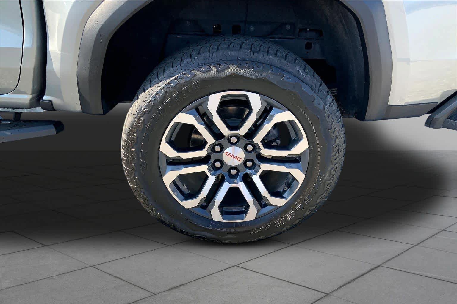 Used 2024 GMC Canyon AT4 w/ Canyon Safety Plus Package AWD/4WD image 17