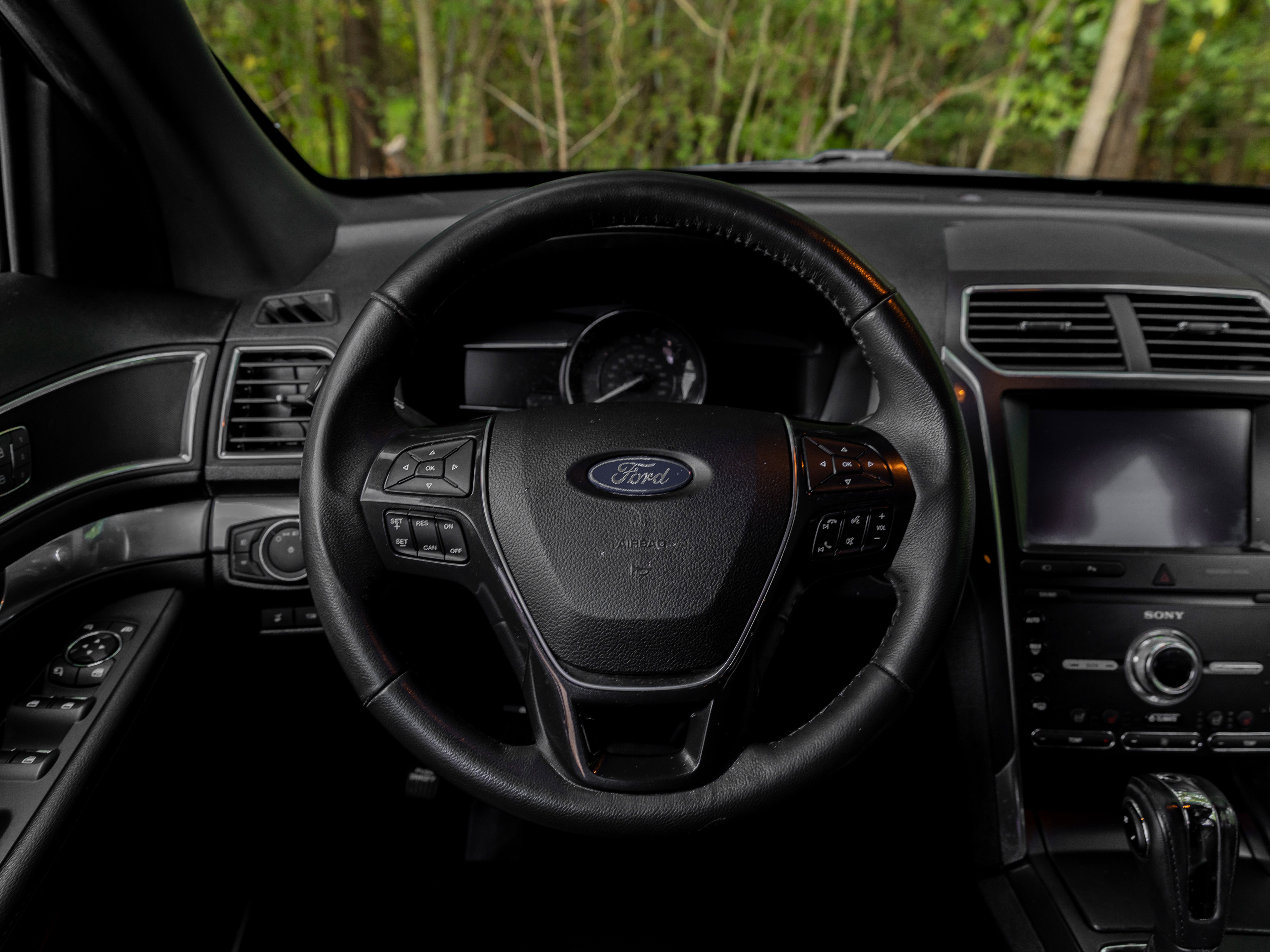 Used 2019 Ford Explorer Limited w/ Class III Trailer Tow Package image 6