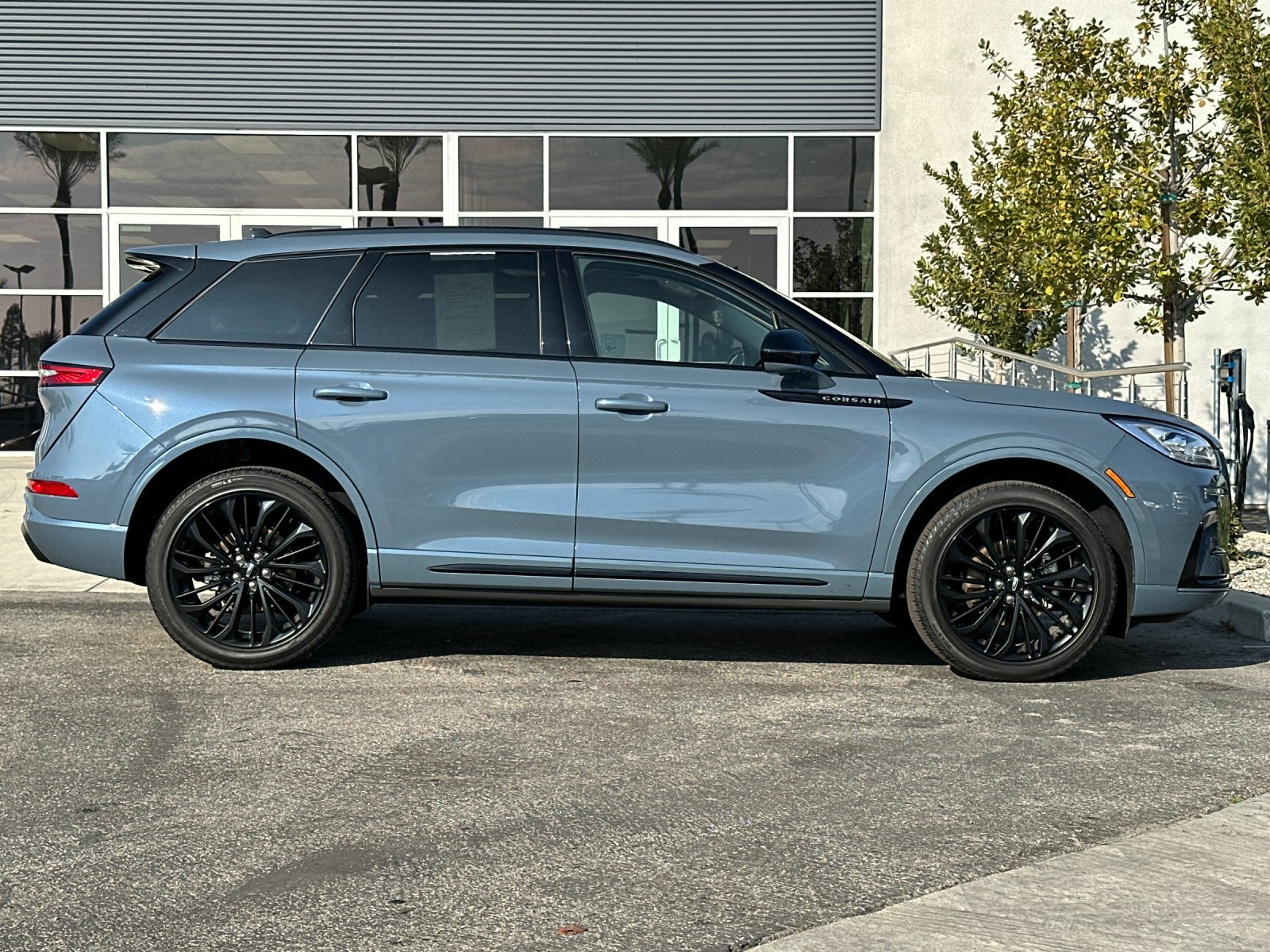 Certified 2024 Lincoln Corsair Reserve w/ Equipment Group 201A image 3