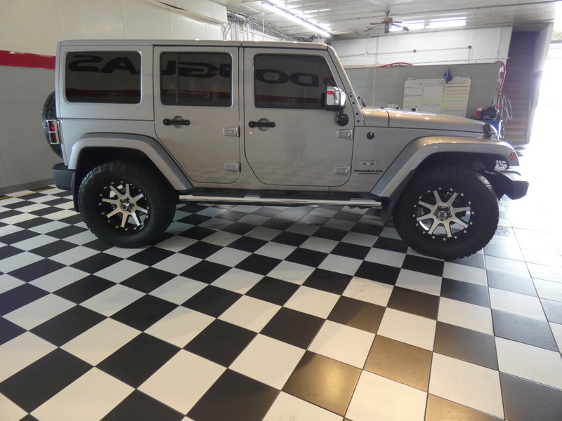 Used 2016 Jeep Wrangler Unlimited Sahara w/ Mopar Chrome Edition Group AWD/4WD image 4