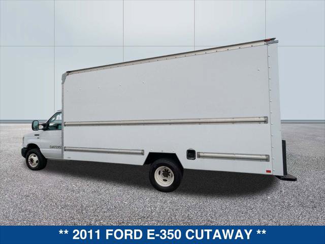 Used 2011 Ford E-350 and Econoline 350 Super Duty RWD image 2