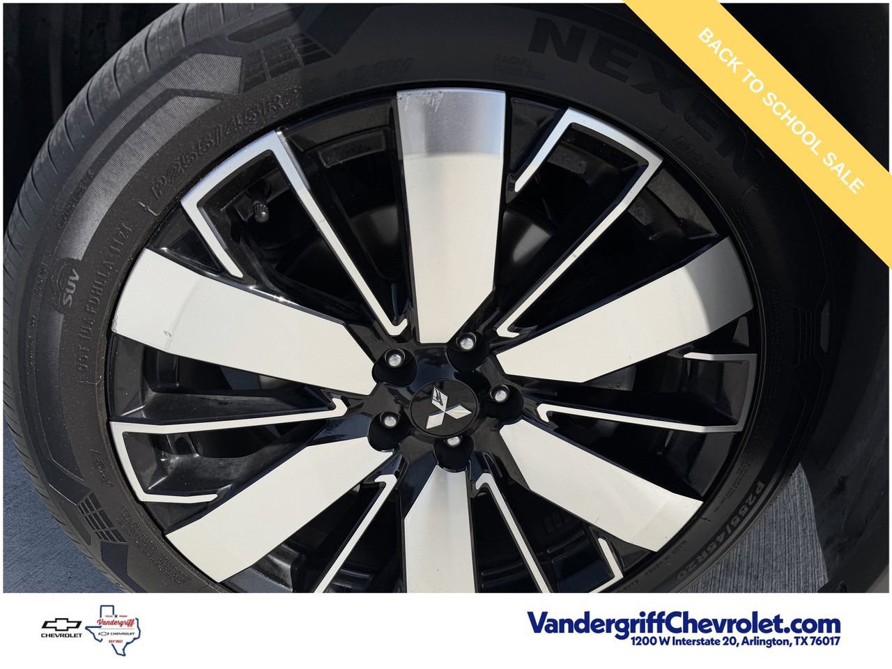 Used 2025 Mitsubishi Outlander SE FWD image 9