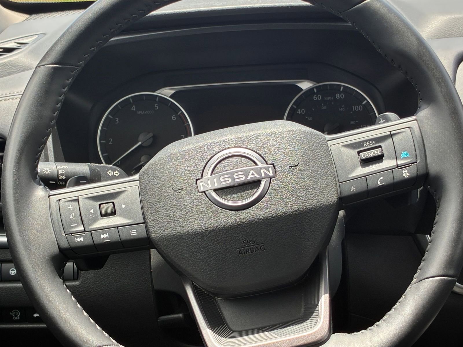 Used 2025 Nissan Rogue SV FWD image 25