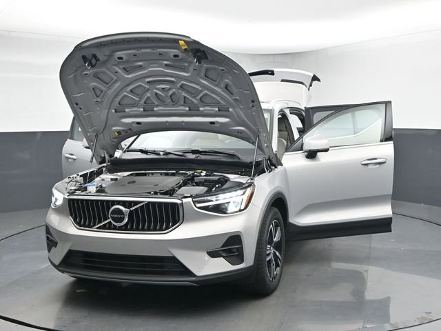 Used 2023 Volvo XC40 B5 Plus image 51