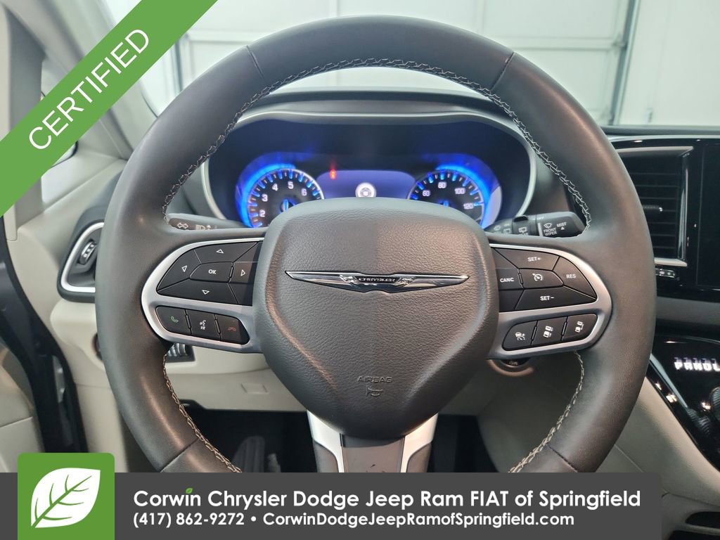 Used 2024 Chrysler Pacifica Touring-L image 22