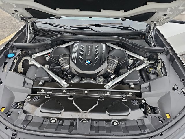 Used 2021 BMW X7 M50i w/ Dynamic Handling Package image 32