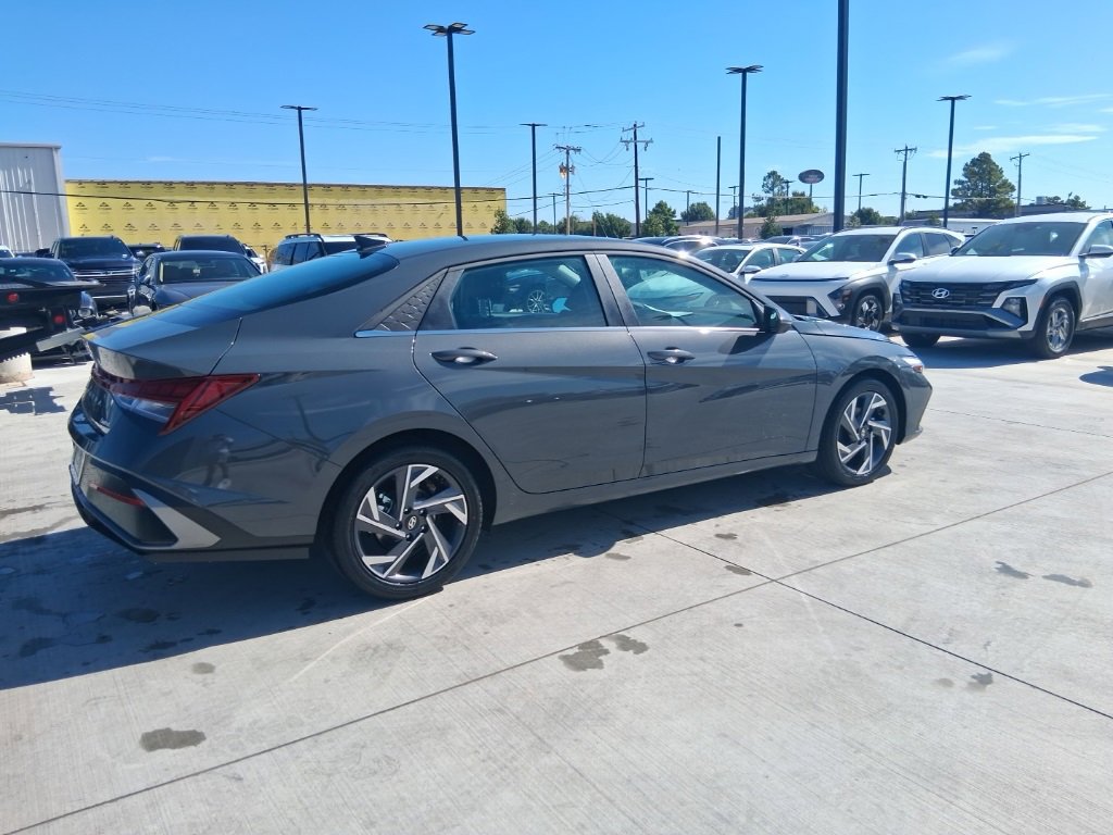 New 2025 Hyundai Elantra Limited image 5
