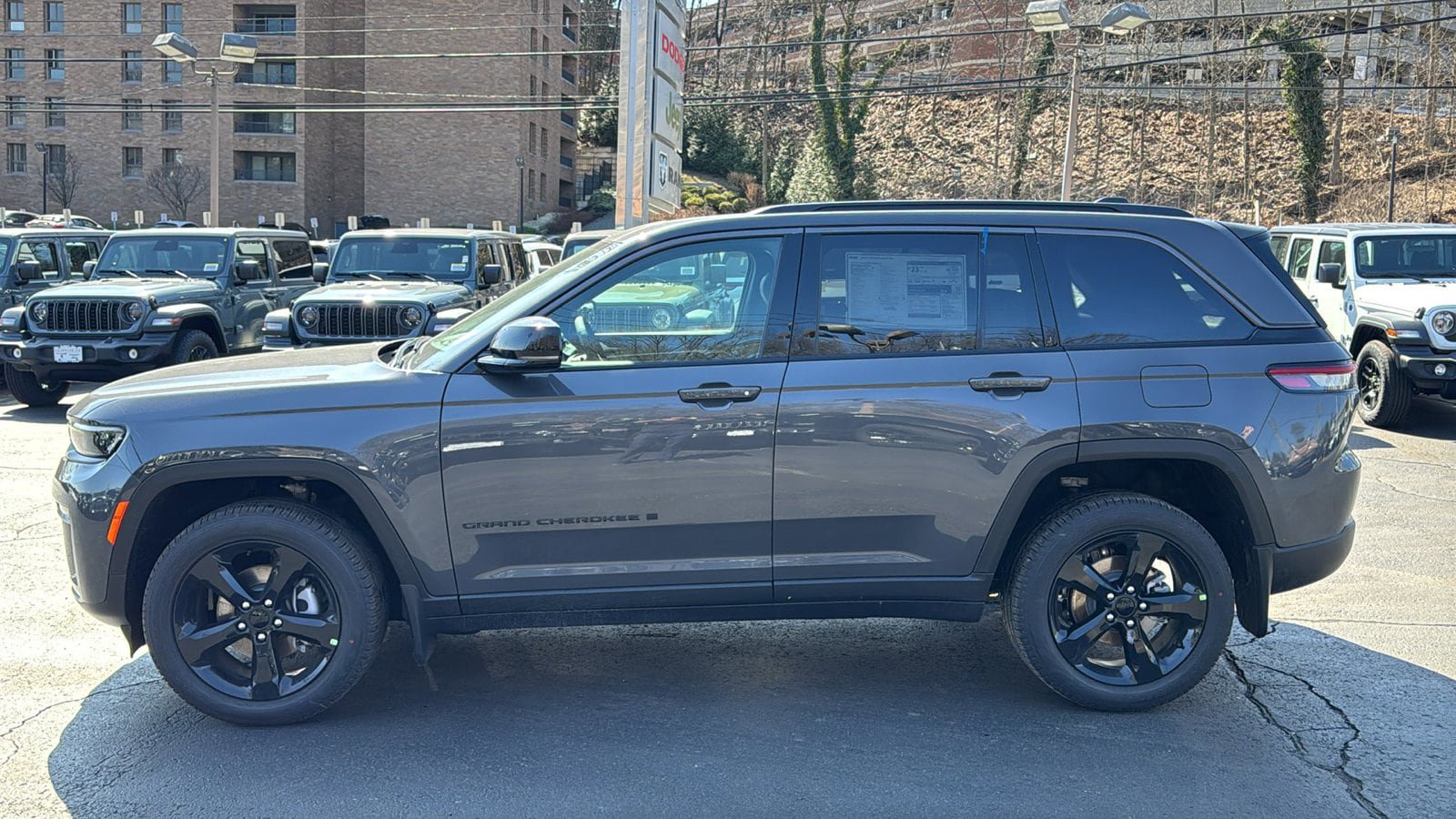 New 2026 Jeep Grand Cherokee Limited w/ Limited Altitude Package AWD/4WD image 4