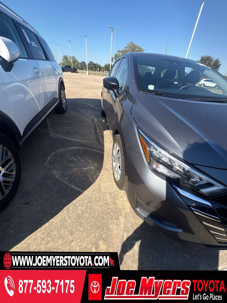 Used 2025 Nissan Versa S FWD image 1