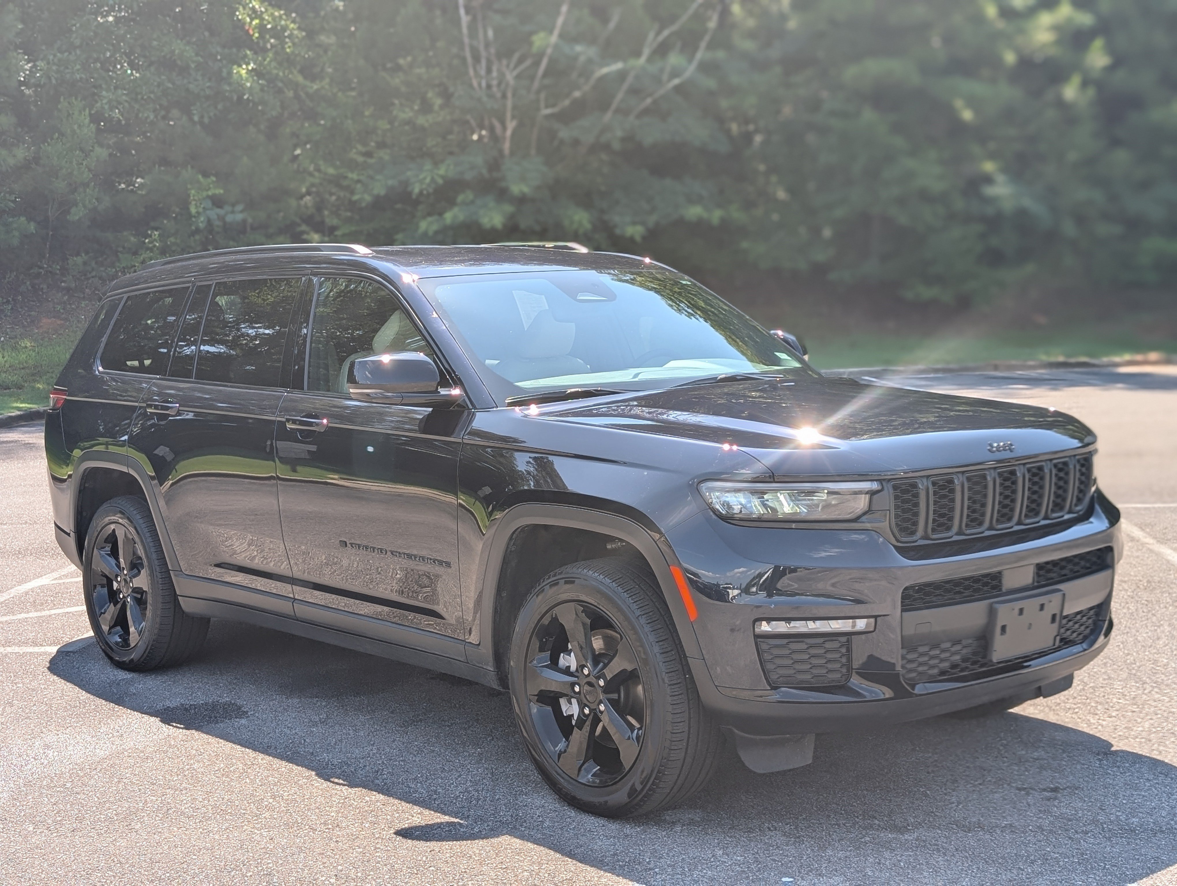 Used 2024 Jeep Grand Cherokee L Limited w/ Black Appearance Package RWD image 11