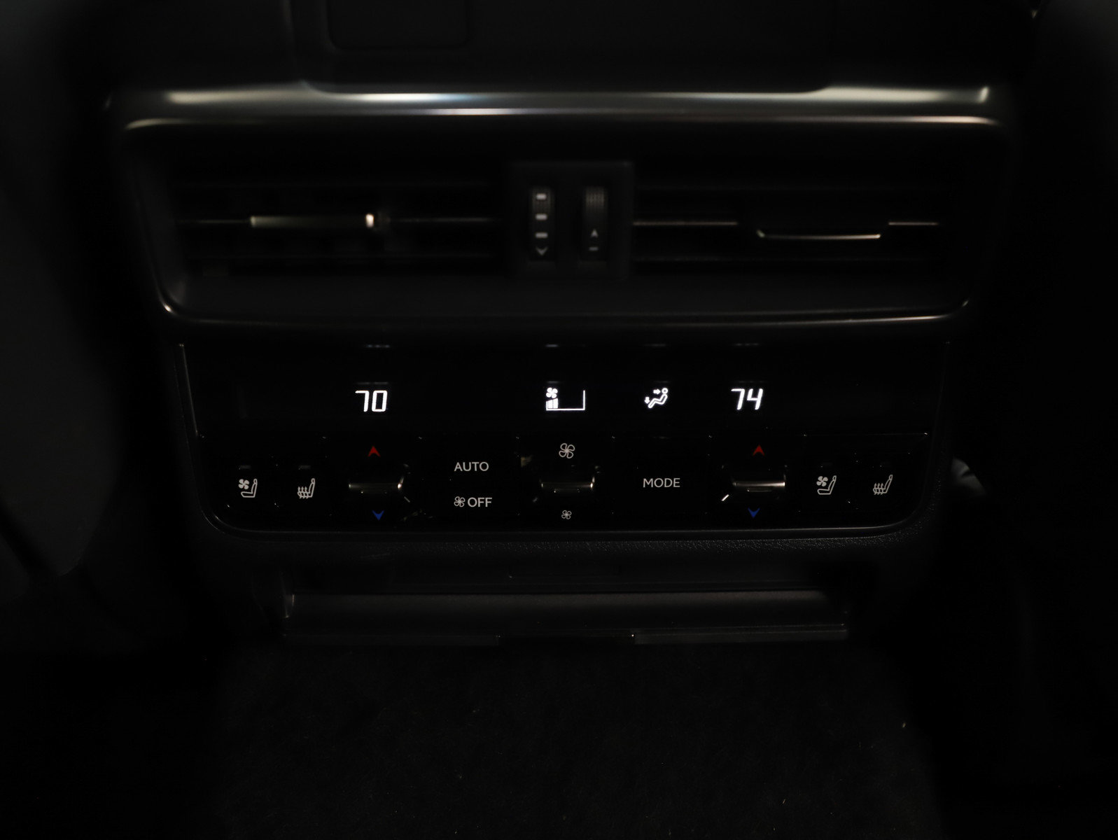 Used 2025 Lexus LX 700h Overtrail AWD/4WD image 13