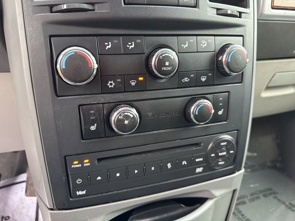 Used 2008 Chrysler Town & Country Touring image 20