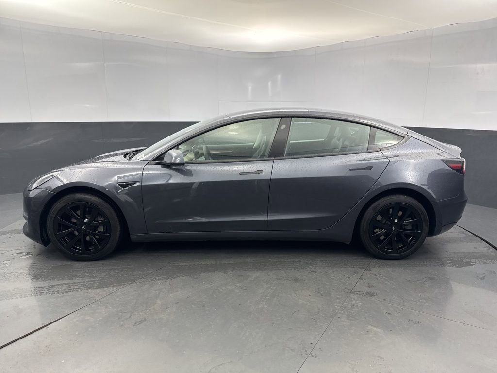 Used 2023 Tesla Model 3 Standard Range image 2