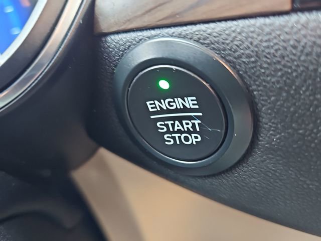 Used 2020 Ford Escape Titanium image 17