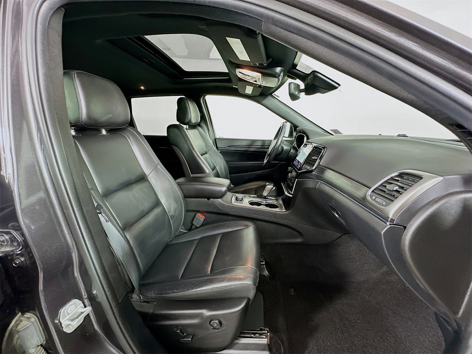 Used 2021 Jeep Grand Cherokee Limited w/ Trailer Tow Group IV image 29