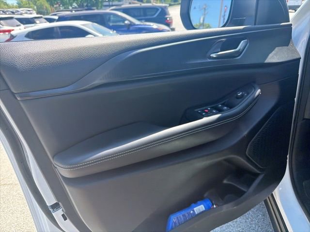 Used 2024 Jeep Grand Cherokee Laredo X image 25