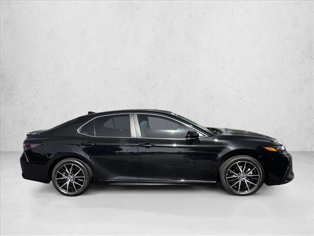 Used 2024 Toyota Camry SE image 4