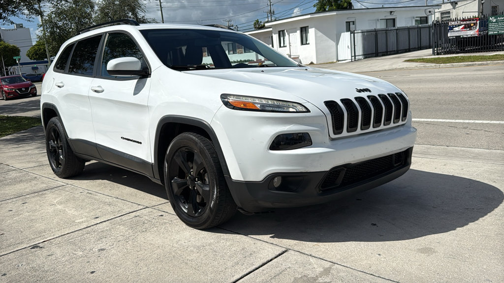 Used 2018 Jeep Cherokee Latitude FWD image 16