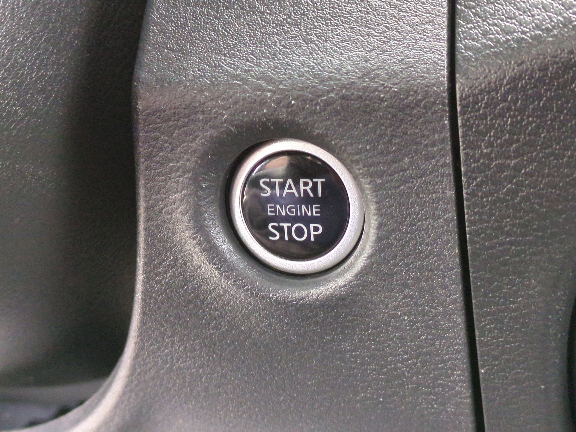 Used 2023 Nissan Frontier SV w/ Midnight Edition Package AWD/4WD image 16