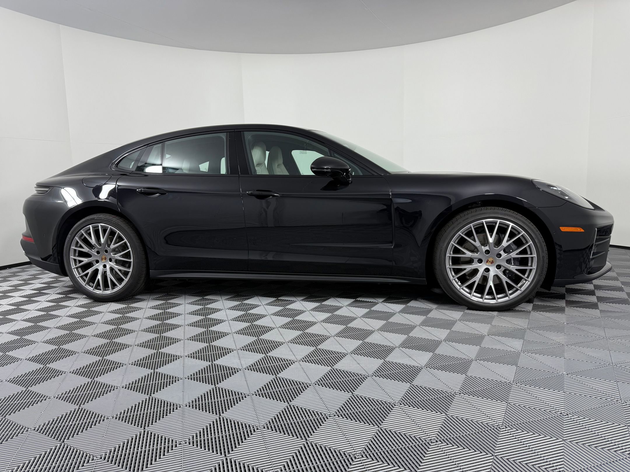 New 2026 Porsche Panamera 4 image 8