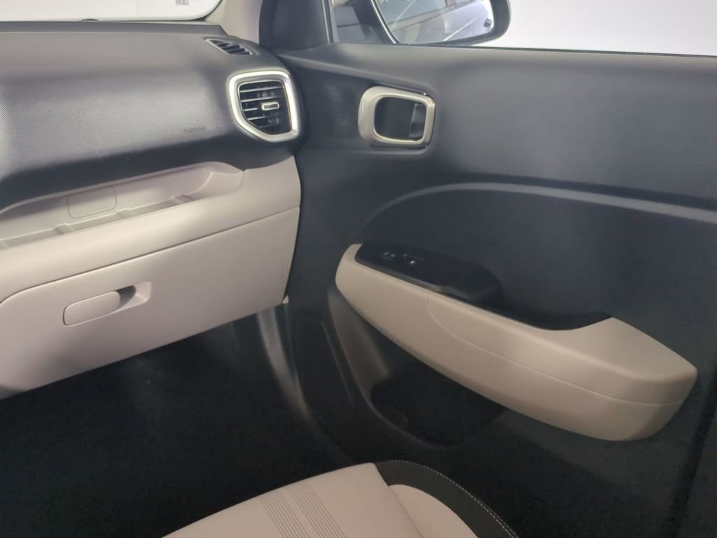 Used 2023 Hyundai Venue SEL image 19