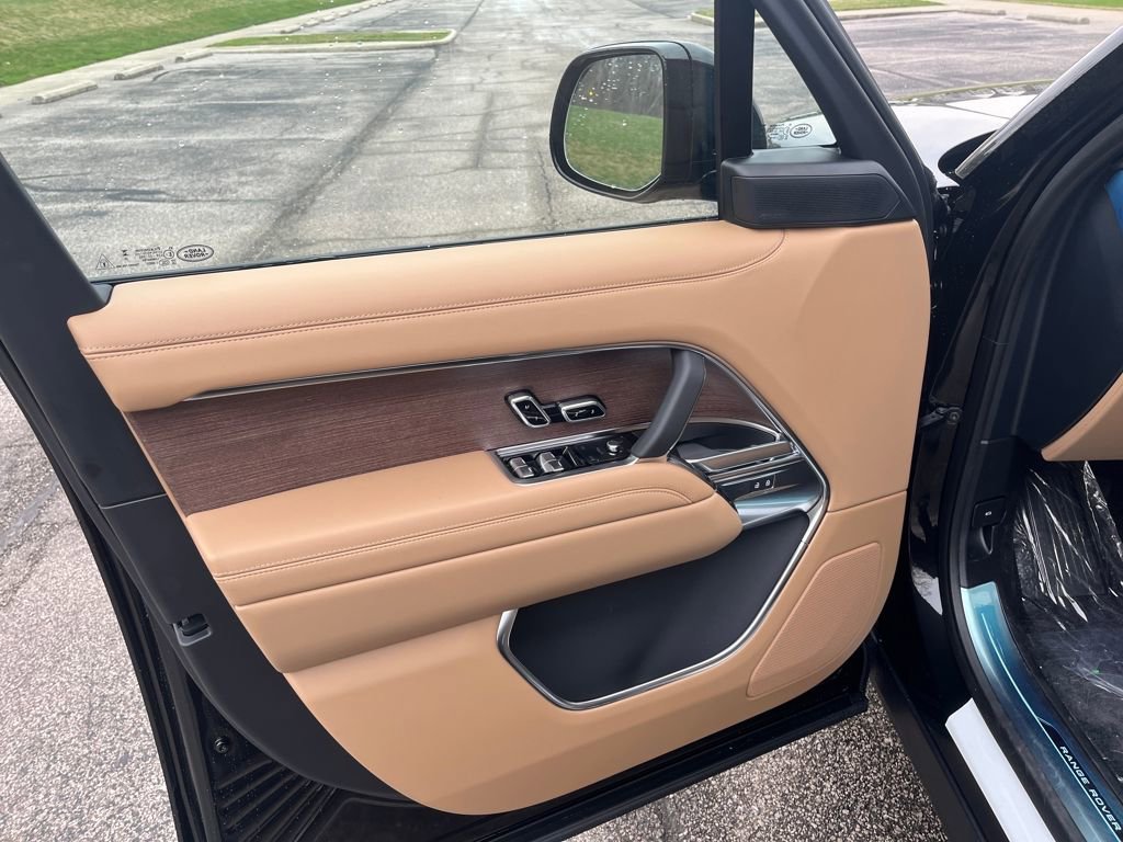 New 2026 Land Rover Range Rover Long Wheelbase SE image 10