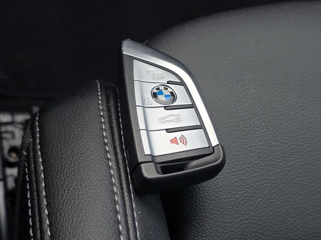 Used 2025 BMW 330i xDrive Sedan AWD/4WD image 29