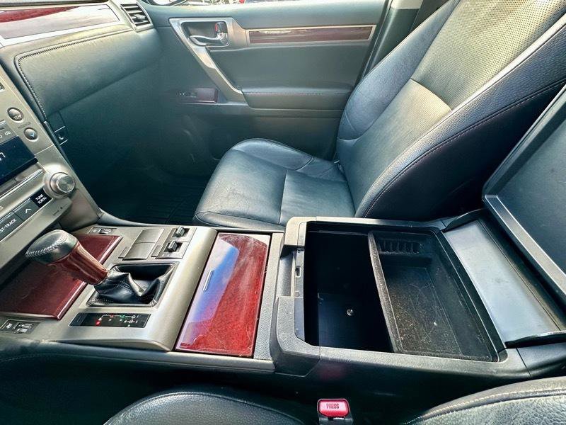 Used 2015 Lexus GX 460 w/ Premium Package AWD/4WD image 38