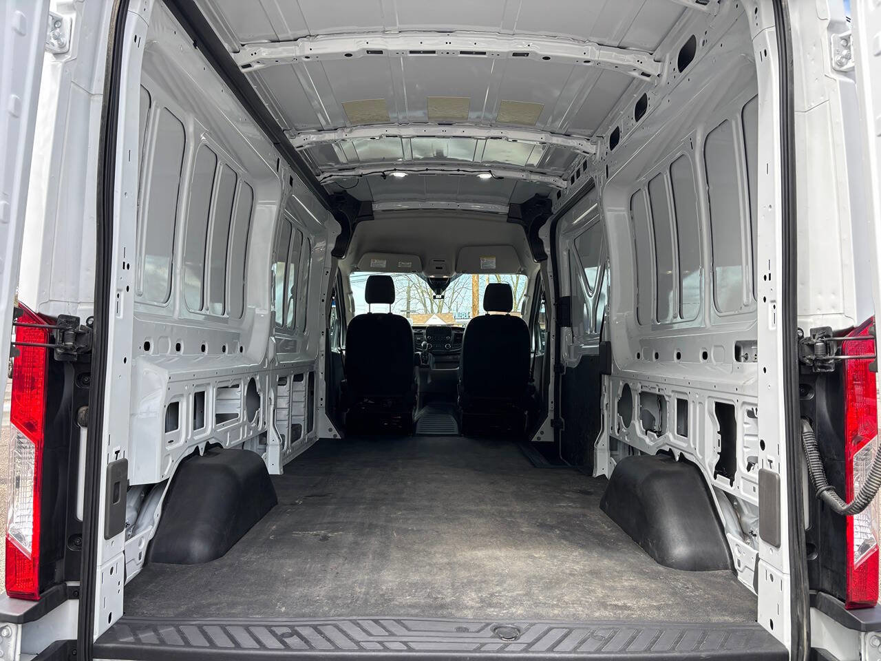 Used 2025 Ford Transit 250 148 Medium Roof RWD image 12