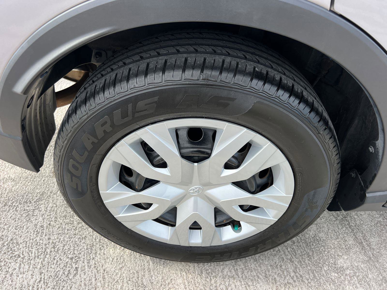 Used 2019 Toyota C-HR LE FWD image 17