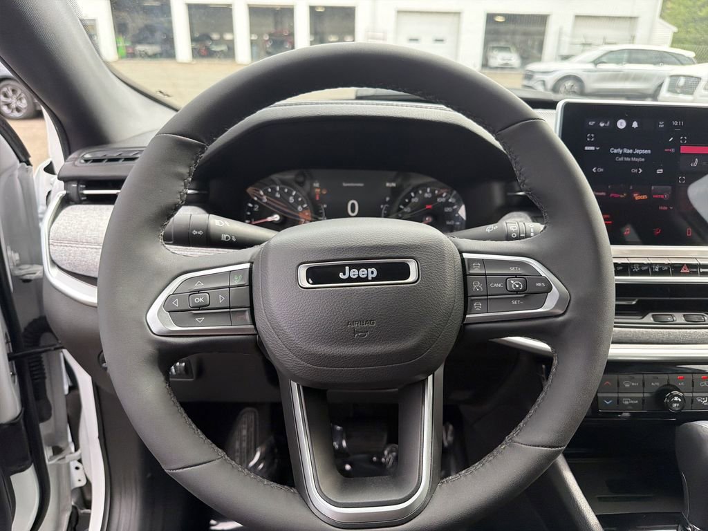 Used 2023 Jeep Compass Latitude AWD/4WD image 21