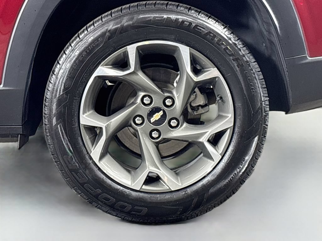 Used 2024 Chevrolet Trax LT w/ Sunroof Package FWD image 32
