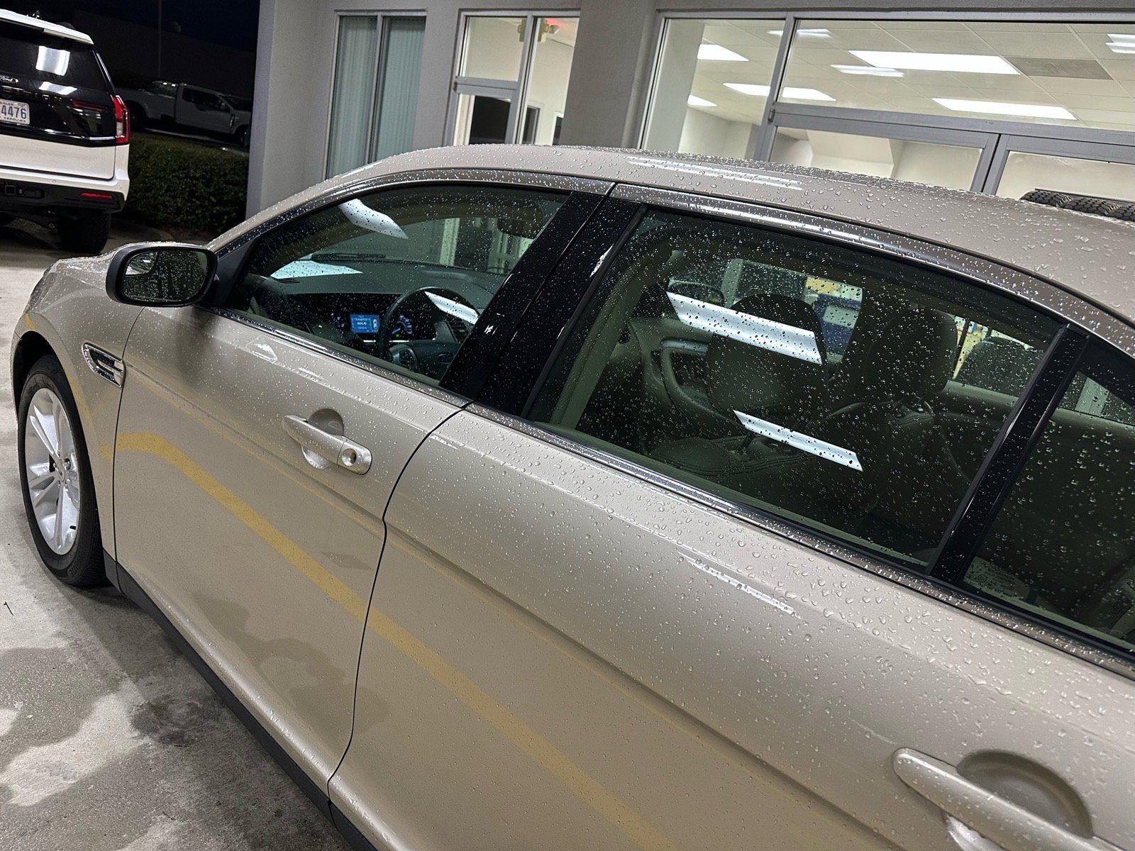 Used 2018 Ford Taurus SEL image 12