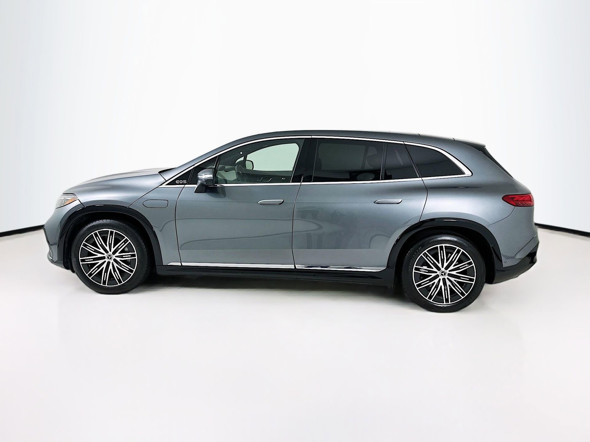 Used 2023 Mercedes-Benz EQS 580 4MATIC SUV image 5