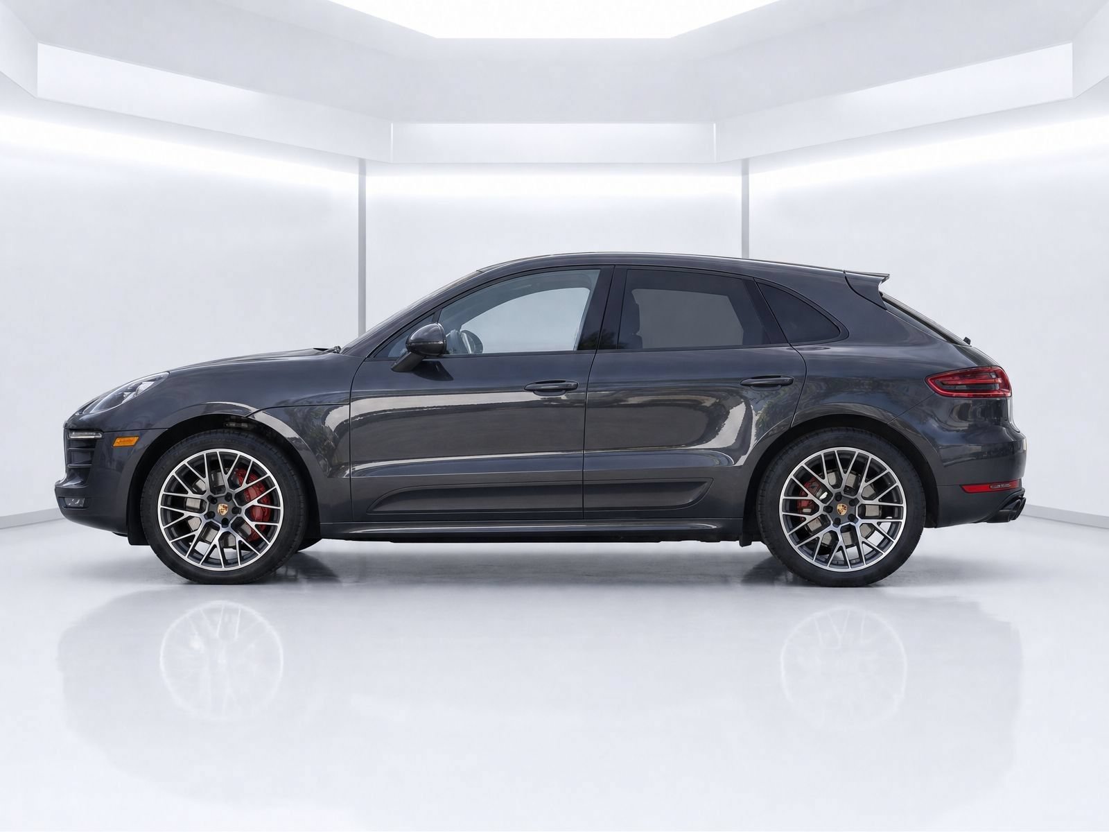 Used 2017 Porsche Macan GTS AWD/4WD image 2