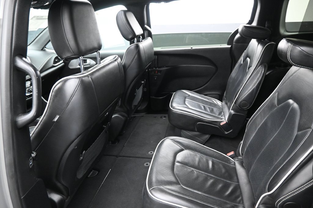 Used 2025 Chrysler Pacifica Limited FWD image 29