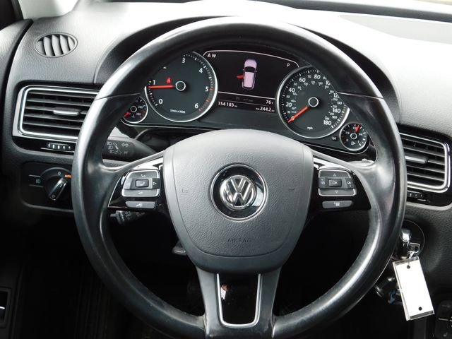 Used 2014 Volkswagen Touareg Sport image 15