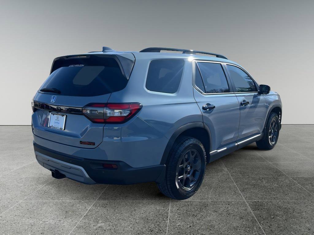 Certified 2025 Honda Pilot TrailSport image 6