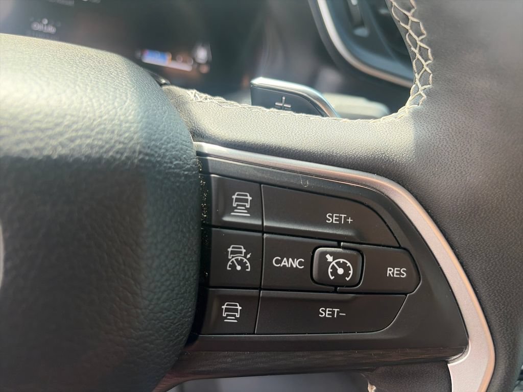Used 2024 Jeep Grand Cherokee Altitude AWD/4WD image 34