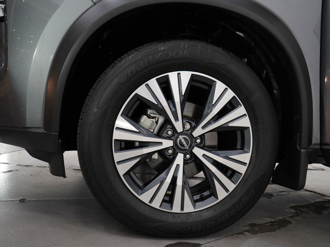 Used 2022 Nissan Rogue SV w/ SV Premium Package image 32