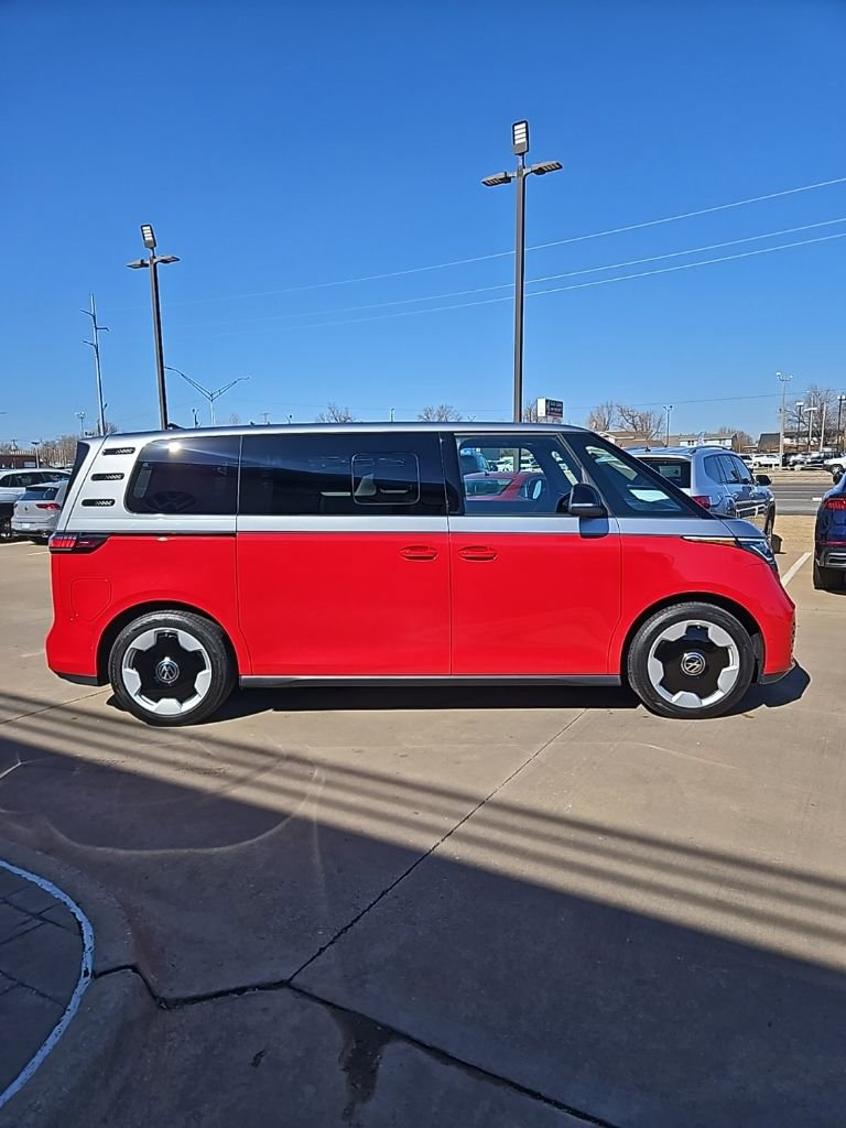 Used 2025 Volkswagen ID. Buzz Pro S Plus image 4