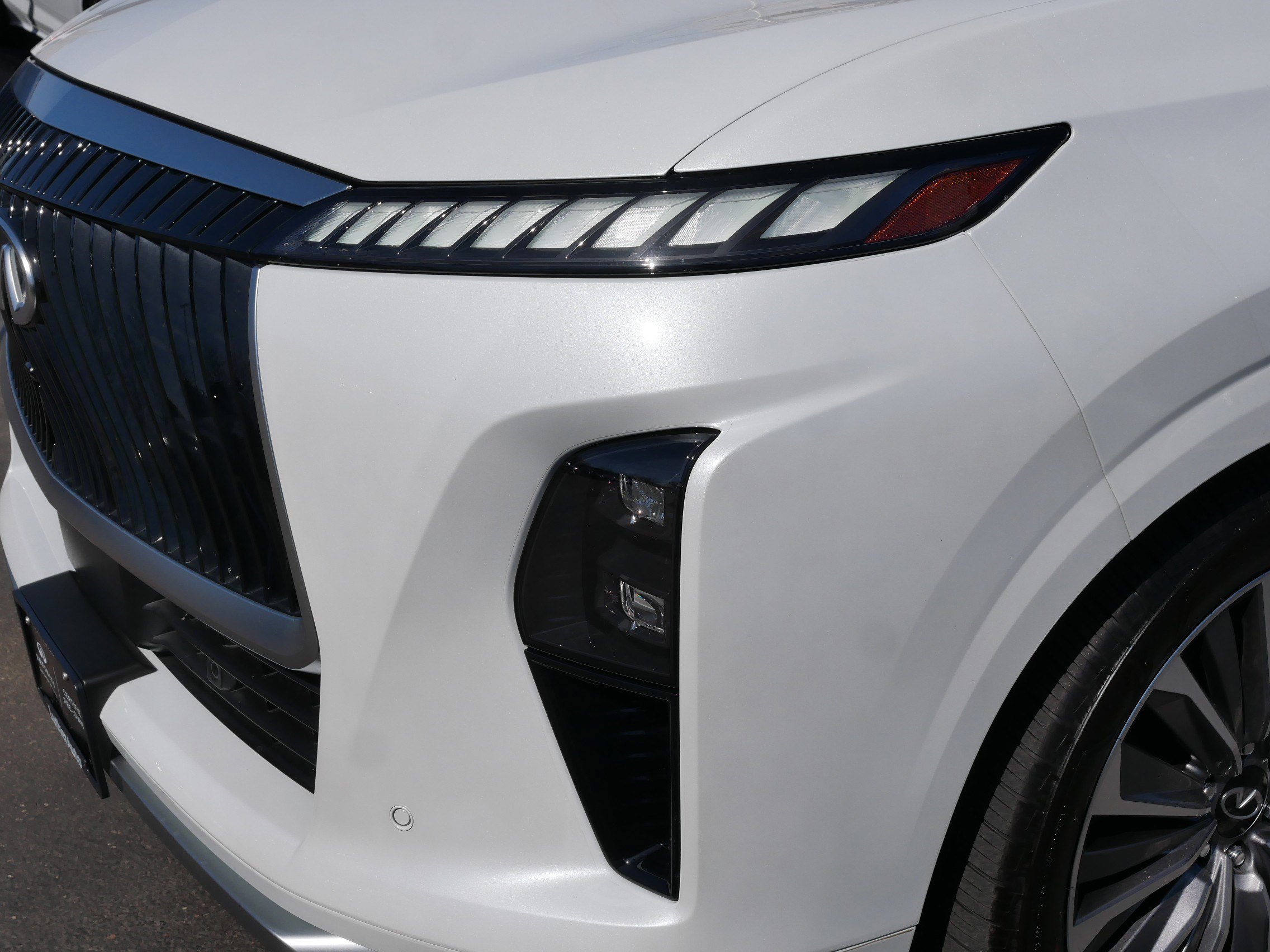 Certified 2025 INFINITI QX80 Luxe image 16