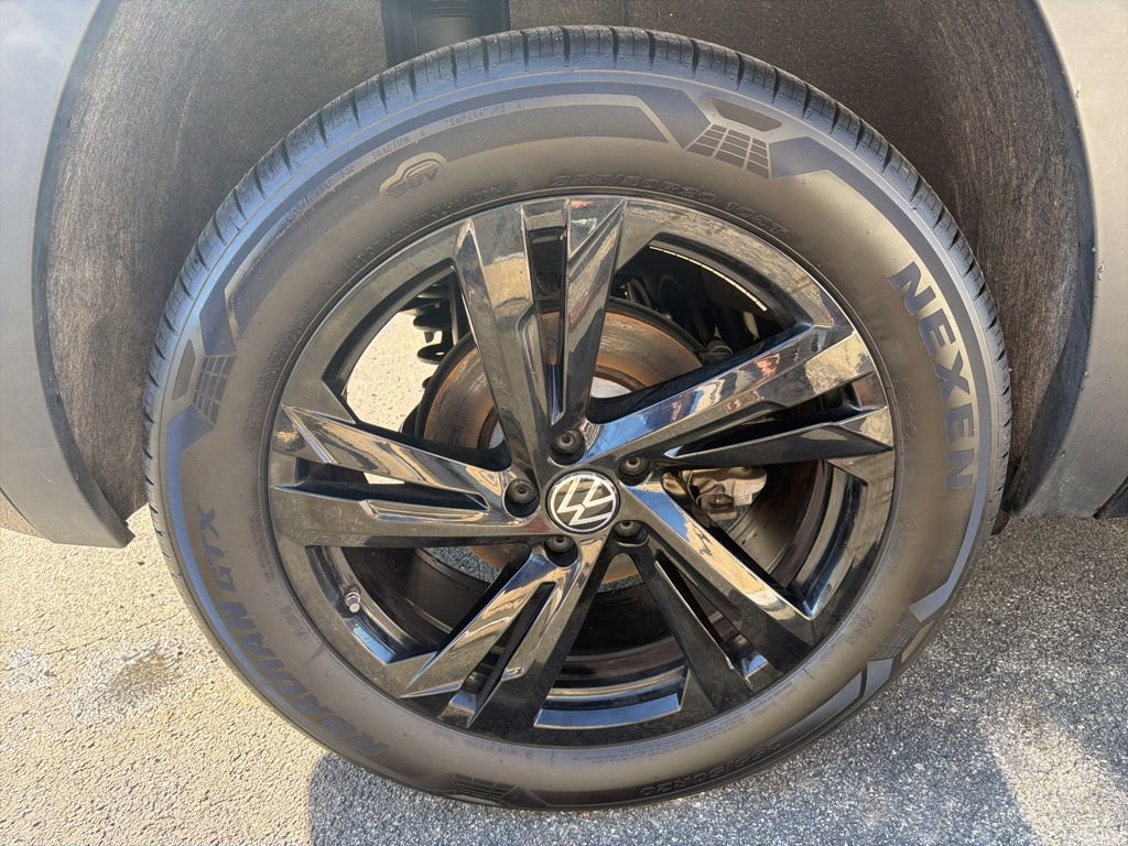 Used 2025 Volkswagen Atlas Cross Sport SEL R-Line image 45